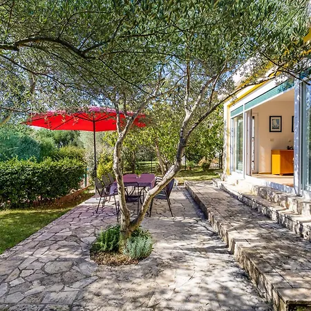 Yellow House By Interhome Ζαντάρ