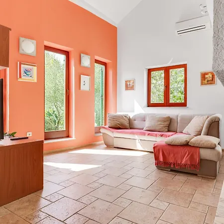 Yellow House By Interhome * Zadar