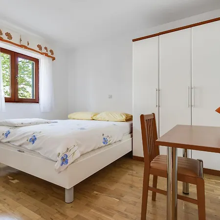 别墅 Yellow House By Interhome