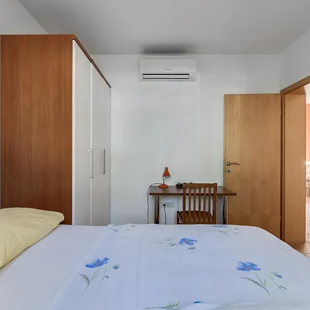 Yellow House By Interhome * Zadar