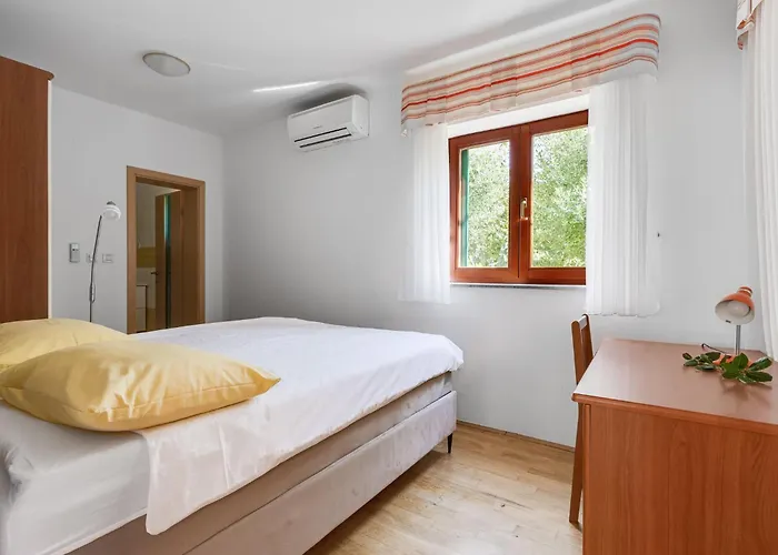 Yellow House By Interhome Ζαντάρ